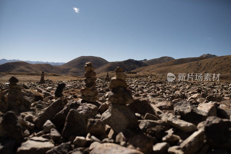 实拍西藏高原尼玛石堆