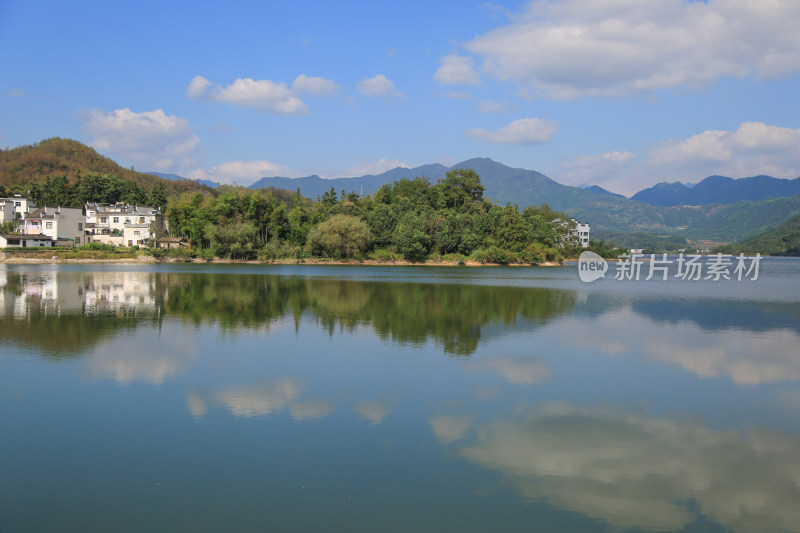 山湖 湖泊 山峦 乡村 山村