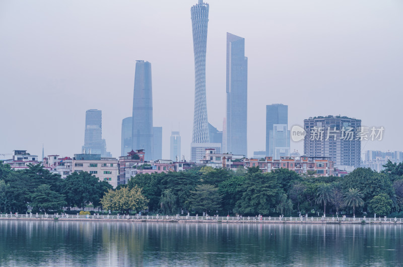 广州海珠湖望珠江新城摩天大楼建筑群