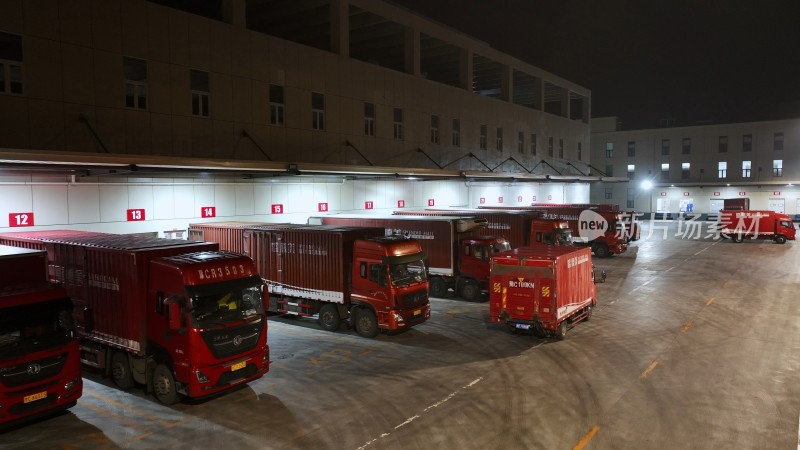 生鲜物流基地车辆运输夜晚航拍