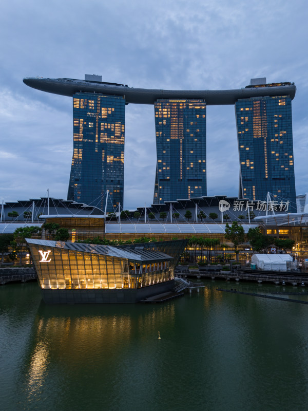 新加坡滨海湾金沙海滨奥林匹克蓝调夜景航拍