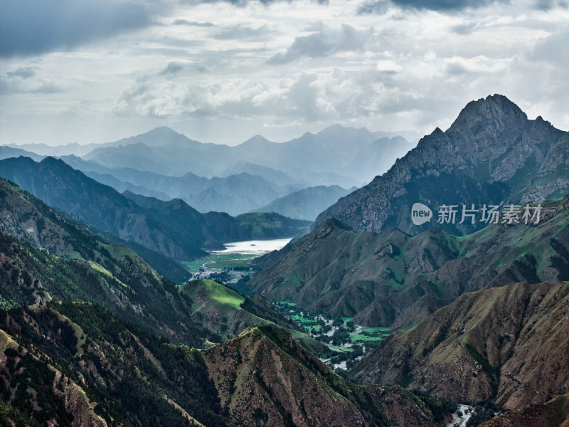 独库公路的峡谷