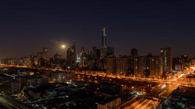 北京夜景下的城市高楼与流光溢彩的街道