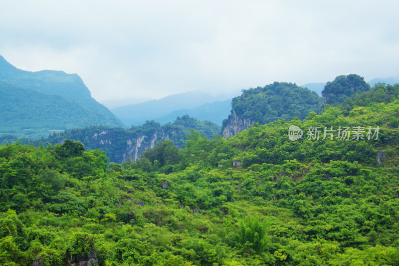 山峰云雾喀斯特风景自然户外