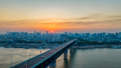 武汉长江大桥日出