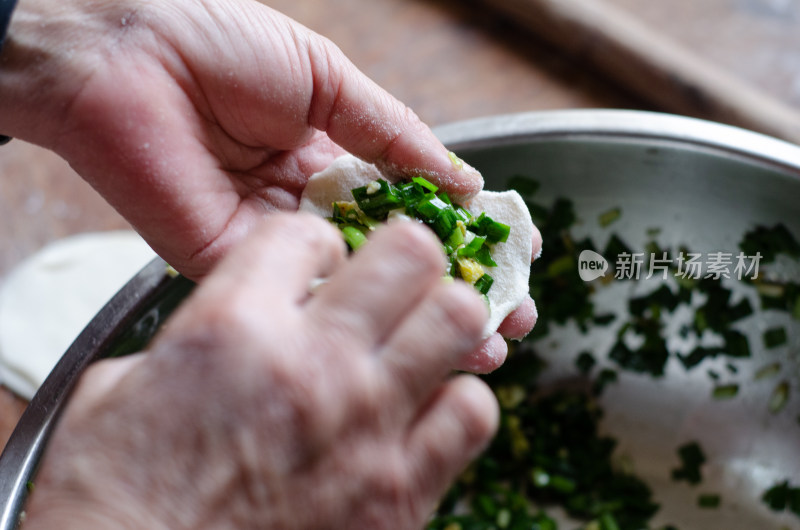 厨房包饺子手部特写