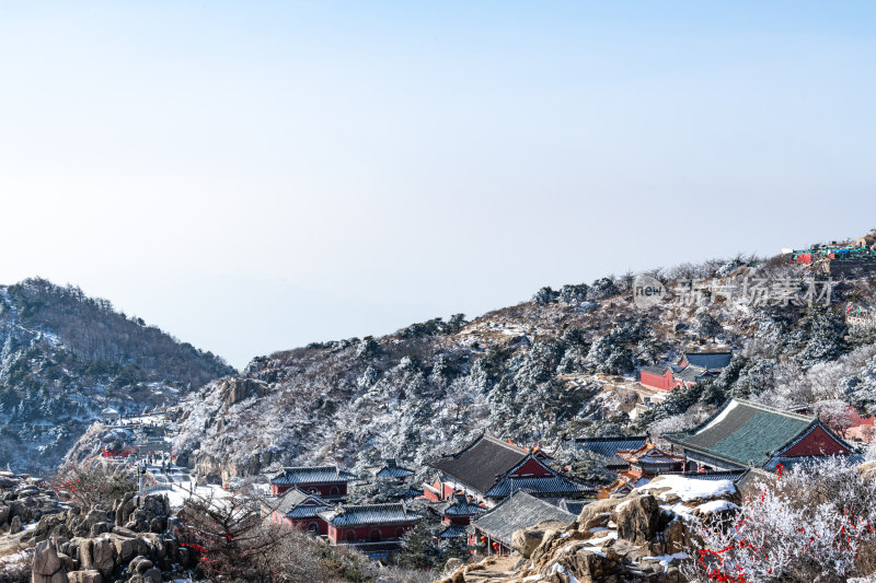 春雪后的泰安泰山风景区自然风光景点景观