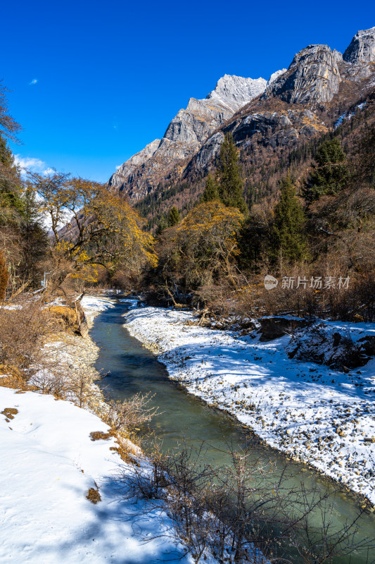 冬天的四姑娘山风景