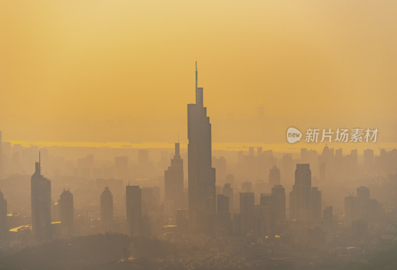 江苏南京紫金山顶看紫峰大厦