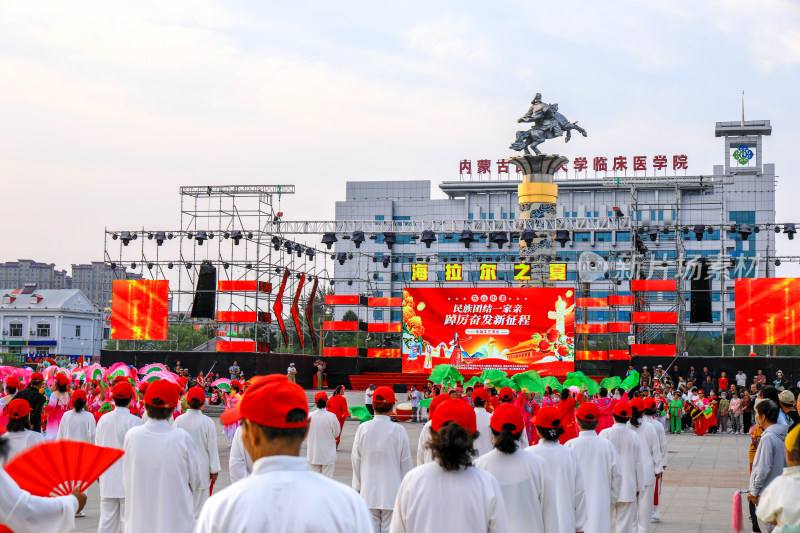 呼伦贝尔市成吉思汗广场文娱活动广场舞