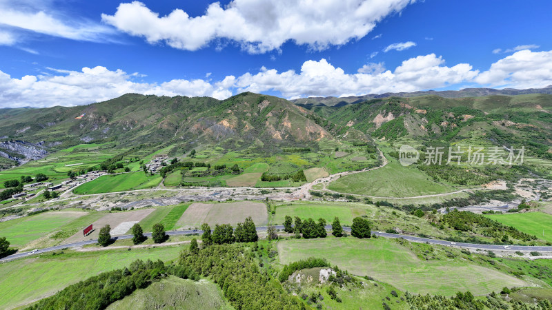 G248国道四川甘孜道孚县八美的风景