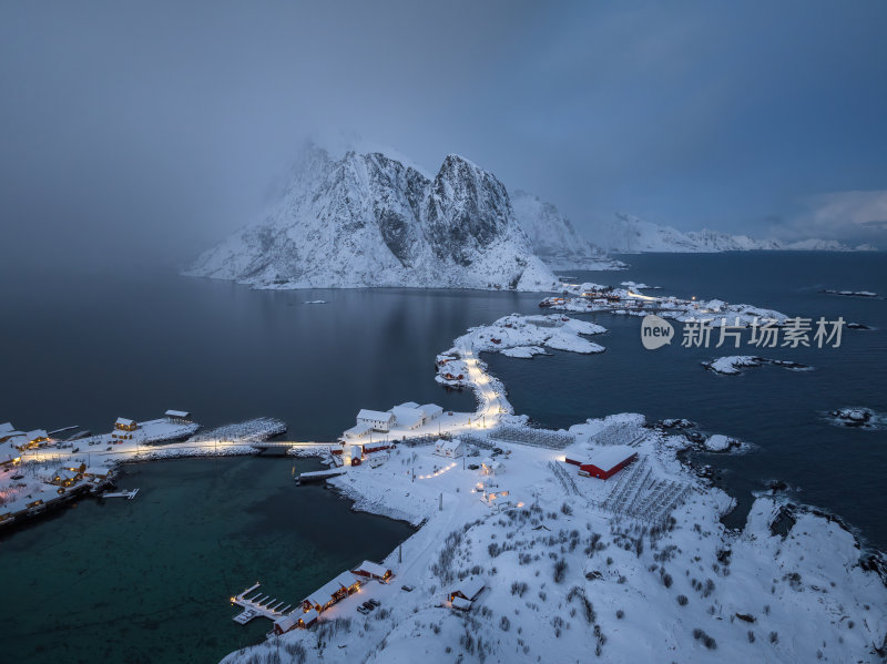 挪威罗弗敦群岛北极圈雷纳冬季雪景高空航拍