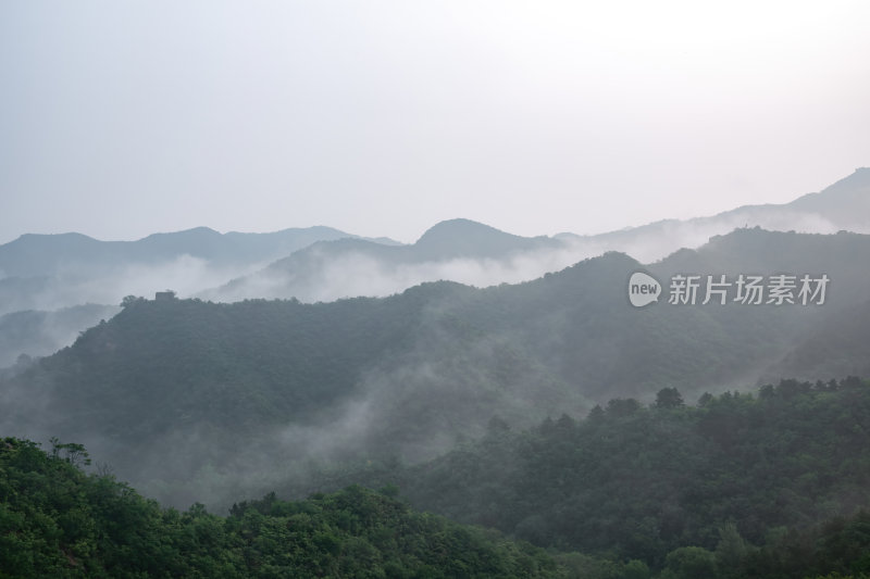 河北金山岭万里长城清晨山脉晨雾