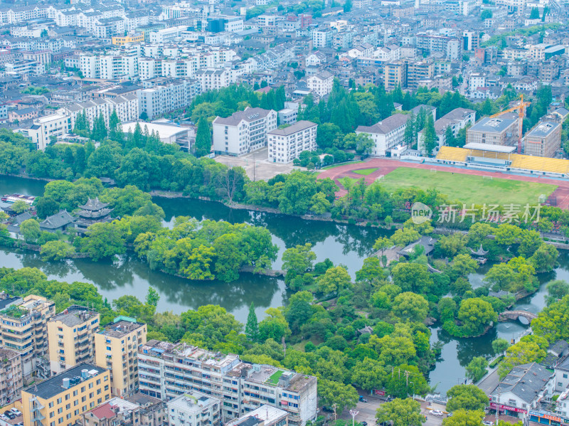 航拍浙江省台州市临海市东湖景区紫阳古街