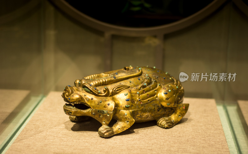 南京博物院镇馆之宝文物鎏金镶嵌兽形铜盒砚