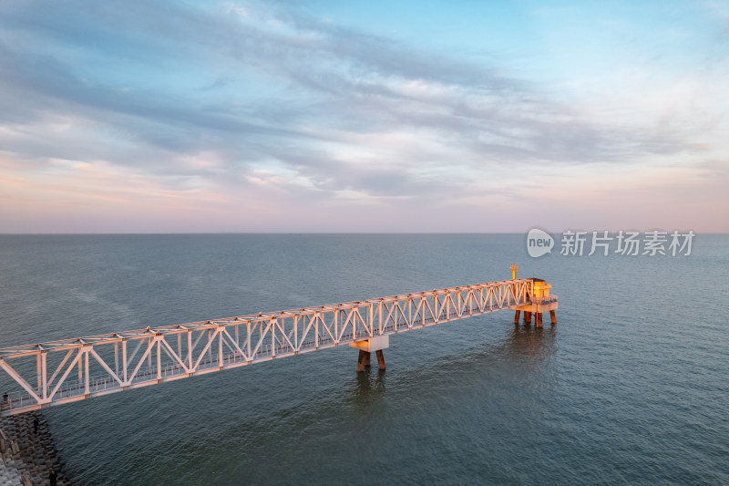 天津滨海新区东堤公园海上日落自然风光