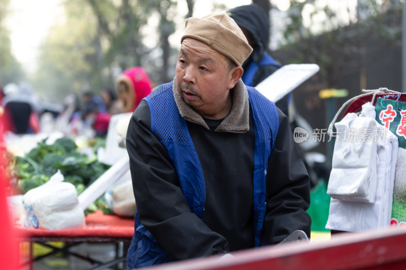 早市买菜卖菜的人们