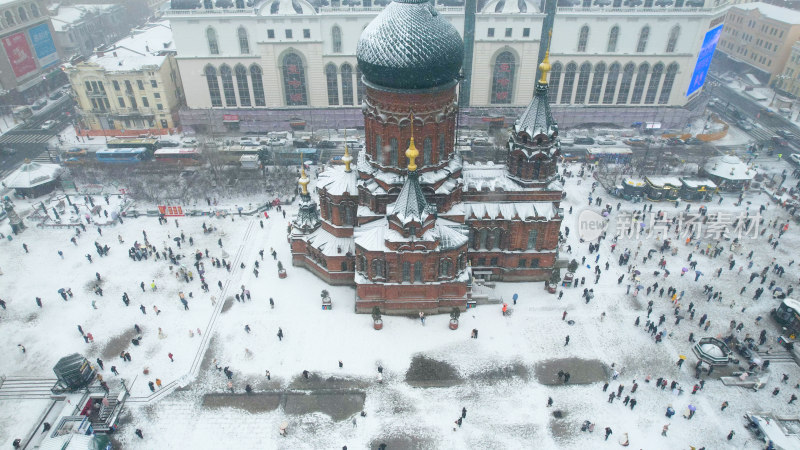 哈尔滨圣索菲亚教堂下雪雪景建筑雪景融合