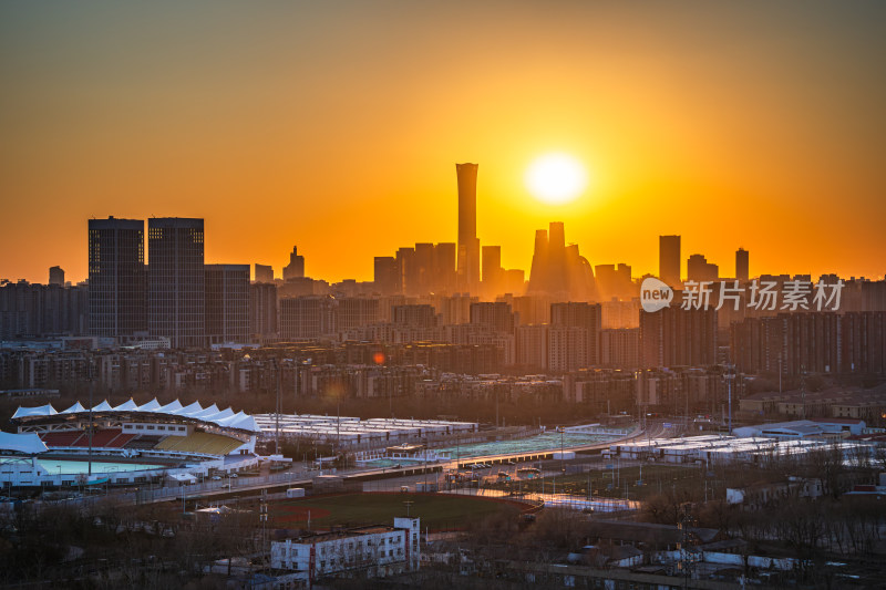 夕阳下的北京城市建筑全景