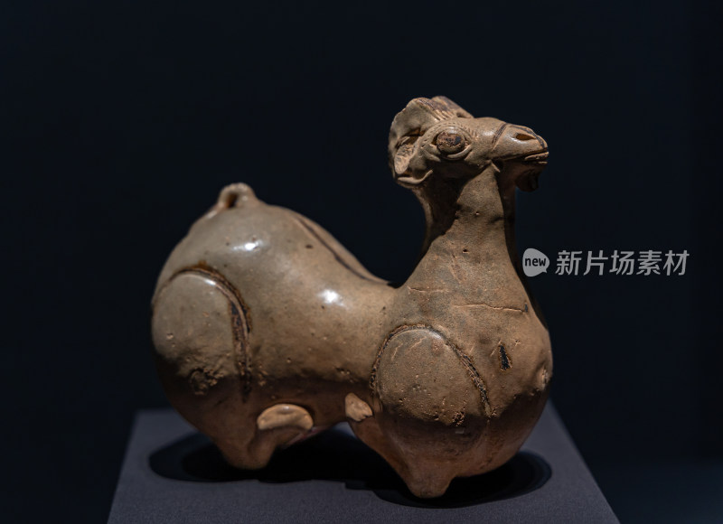 浙江省博物馆瓯窑青瓷羊形器特写