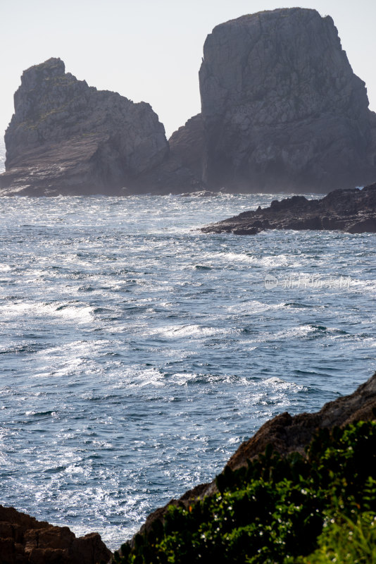 岩石与海浪