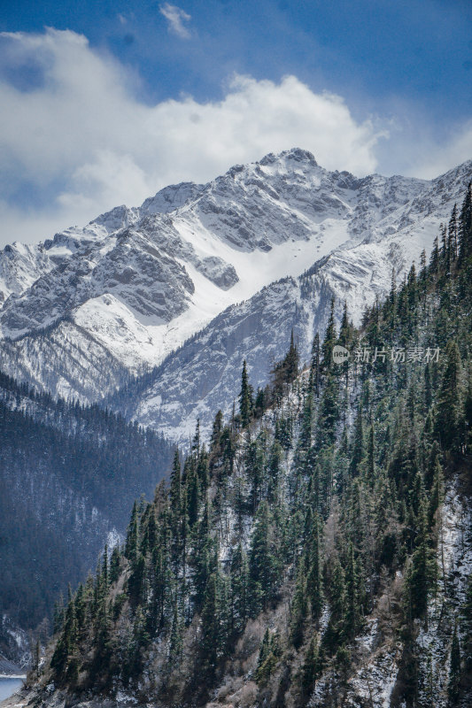 九寨沟海子雪山景观