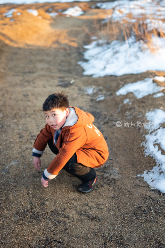 乡村田园雪景雪地童年