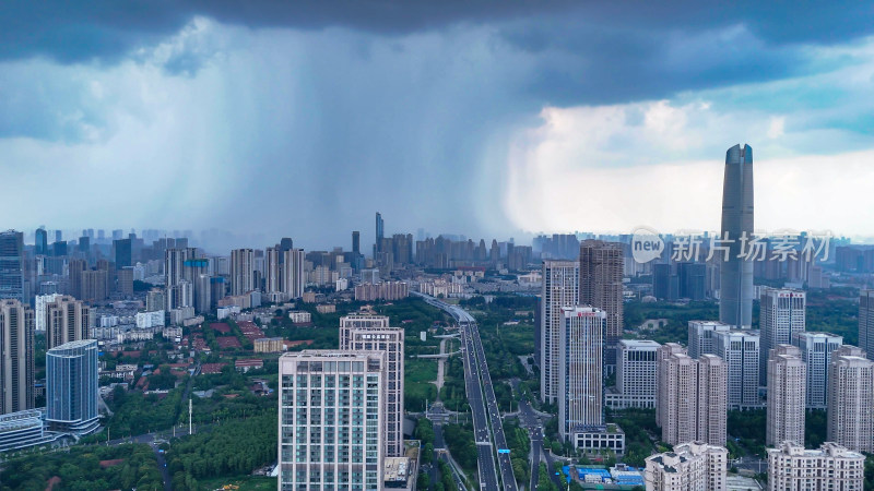 航拍湖北武汉城市暴雨来临乌云密布