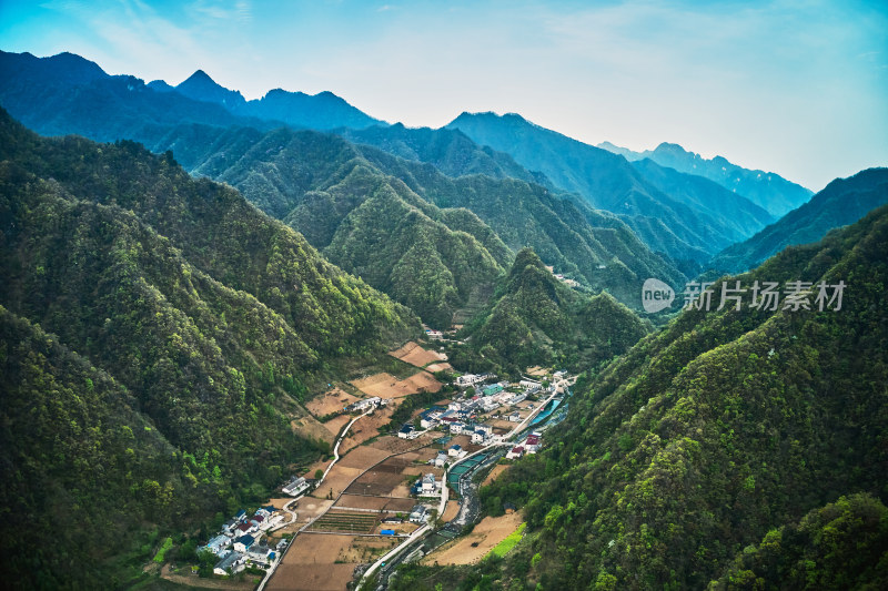 湖南神农架林区太阳坪自然保护区长坊村