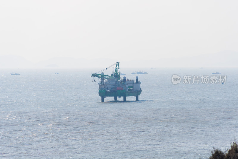 海上石油钻井平台远景