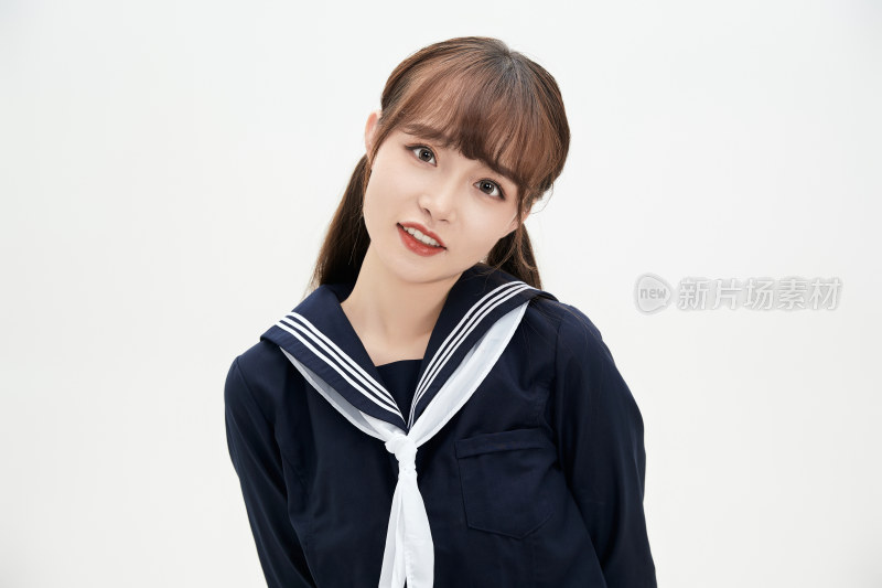 身穿日系高中制服的美丽少女