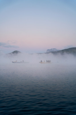 泸沽湖冬天唯美晨雾冬景