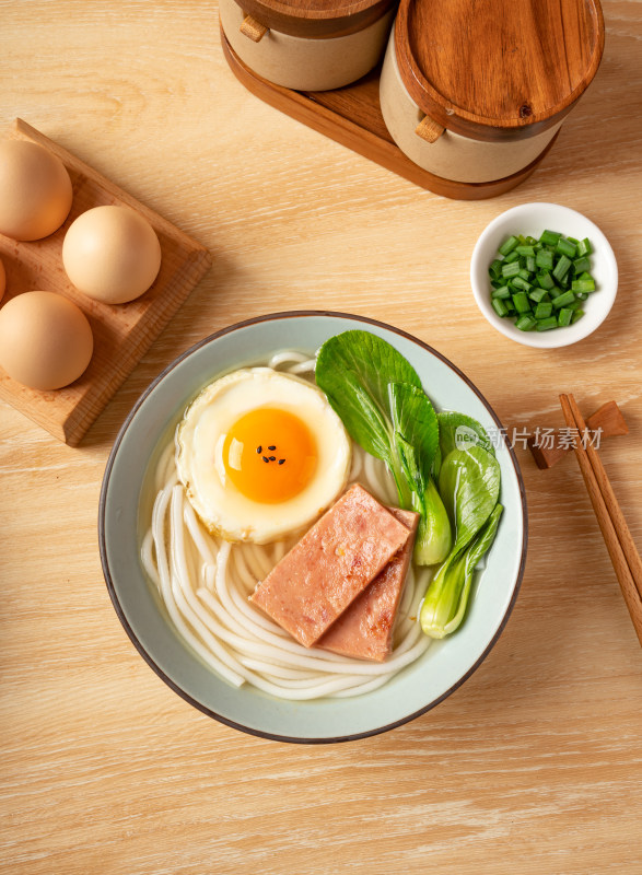 午餐肉鸡蛋粉