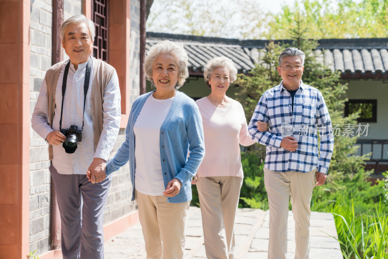 老年夫妻旅游