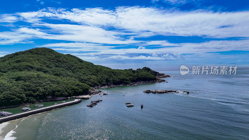 航拍海边渔船大海海洋风景