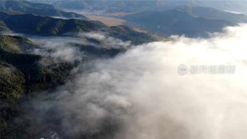 航拍东北山区的云海