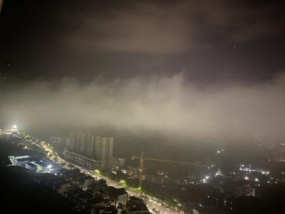 梧州白云山脚下的云海夜景