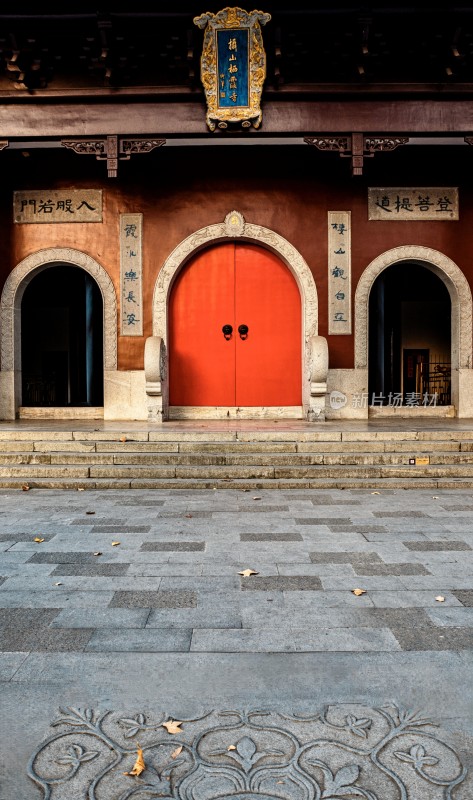 南京栖霞山栖霞寺中式寺庙红门与牌匾景观