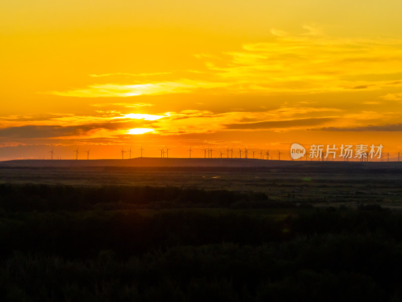 中国新疆阿勒泰湿地风力发电场