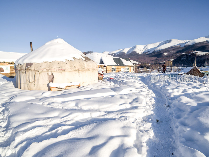 新疆阿勒泰白哈巴村冬季雪景