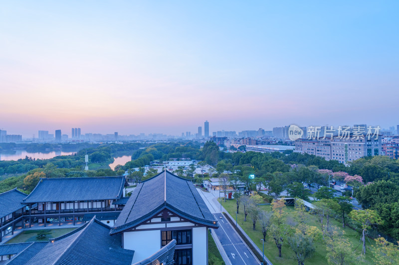 广州市文化馆中式传统岭南建筑庭院夕阳黄昏