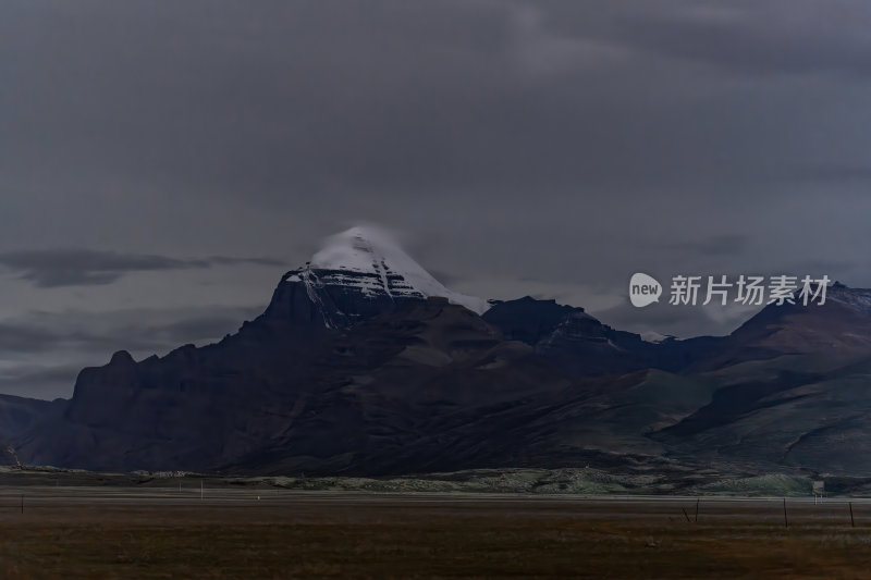 西藏阿里冈仁波藏地雪山神山圣洁之光