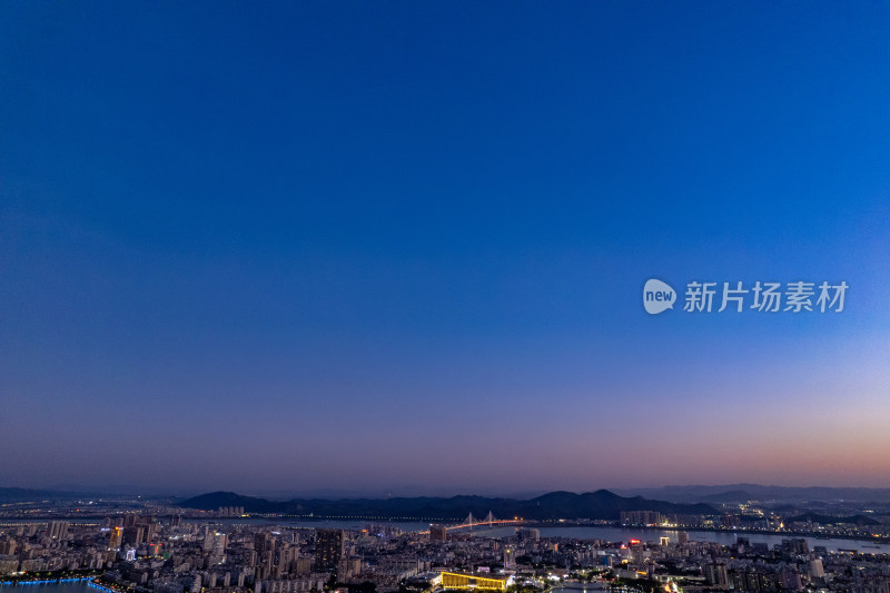 广东肇庆城市晚霞夜幕降临航拍摄影图