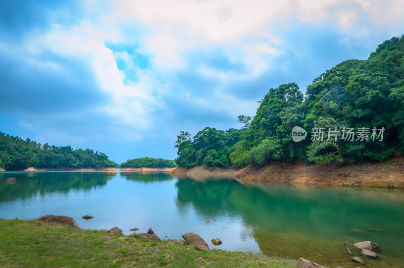 香港城门水塘郊野公园湖泊山景自然风光