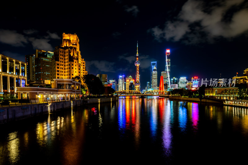 上海苏州河外滩源陆家嘴城市夜色倒影景观