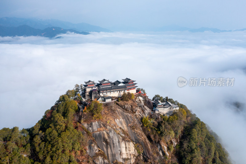 云海之上的腾冲云峰山