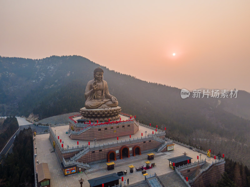 烟台南山大佛航拍俯瞰山间巨大佛像景观