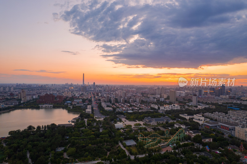 天津天塔湖水上公园景区城市日落晚霞风光