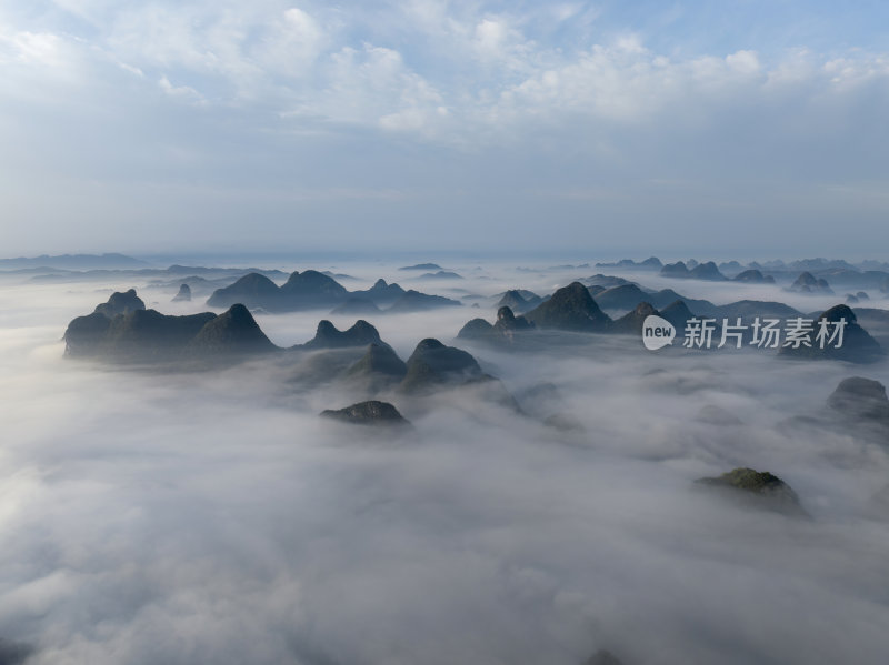 早晨的桂林喀斯特地貌山水云海