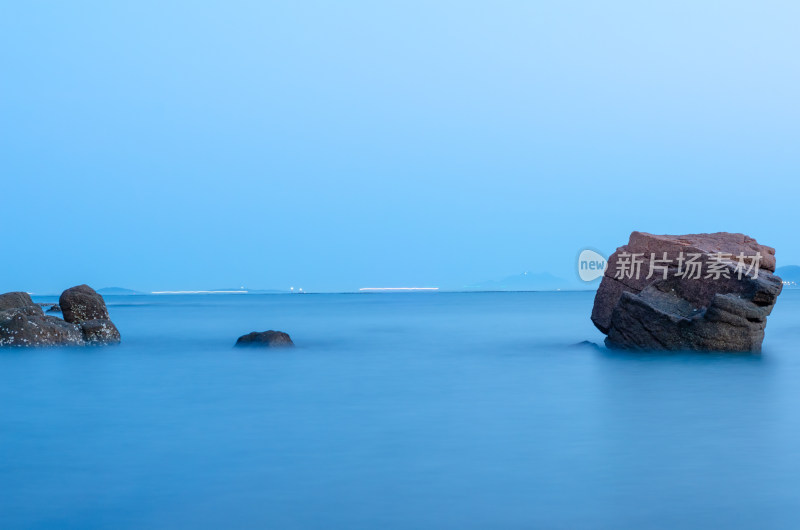 青岛太平角公园，海中的巨石